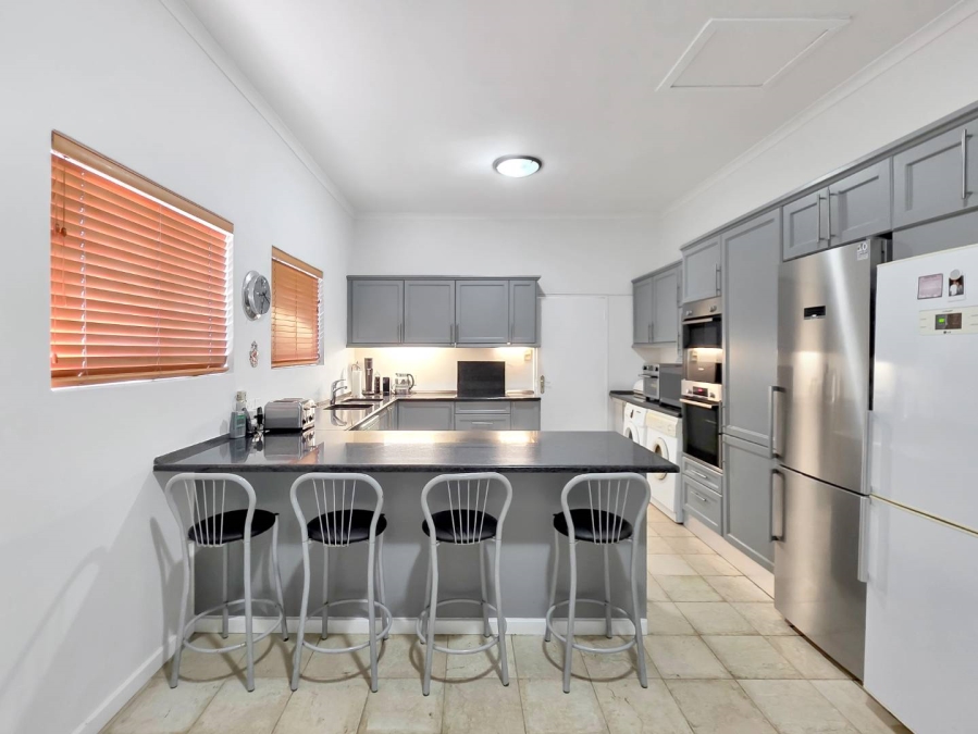 4 Bedroom Property for Sale in Fresnaye Western Cape